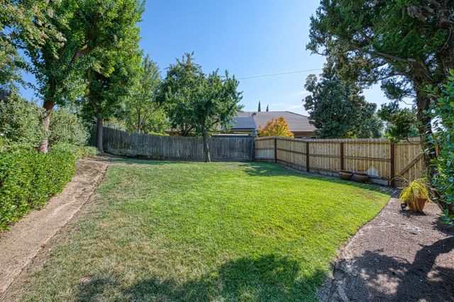 1140 E Sawgrass Avenue, Fresno, CA 93730