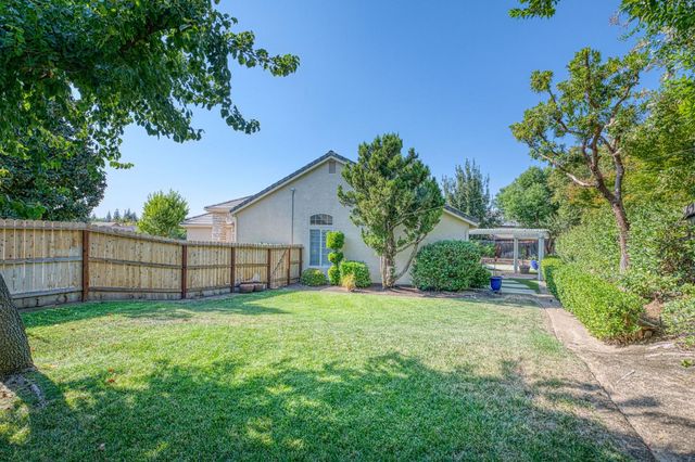 1140 E Sawgrass Avenue, Fresno, CA 93730