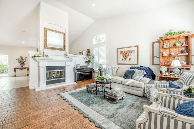 1140 E Sawgrass Avenue, Fresno, CA 93730