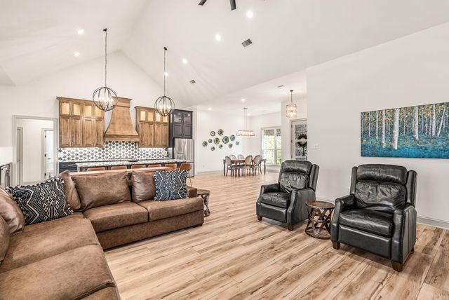 98 Hargrove, Greenbrier, AR 72058
