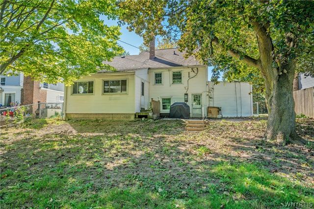 206 Lehn Springs Drive, Amherst, NY 14221