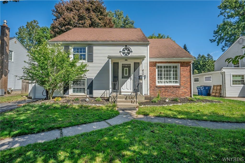206 Lehn Springs Drive, Amherst, NY 14221