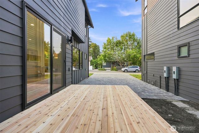 4909 SW Canada Drive, Seattle, WA 98136