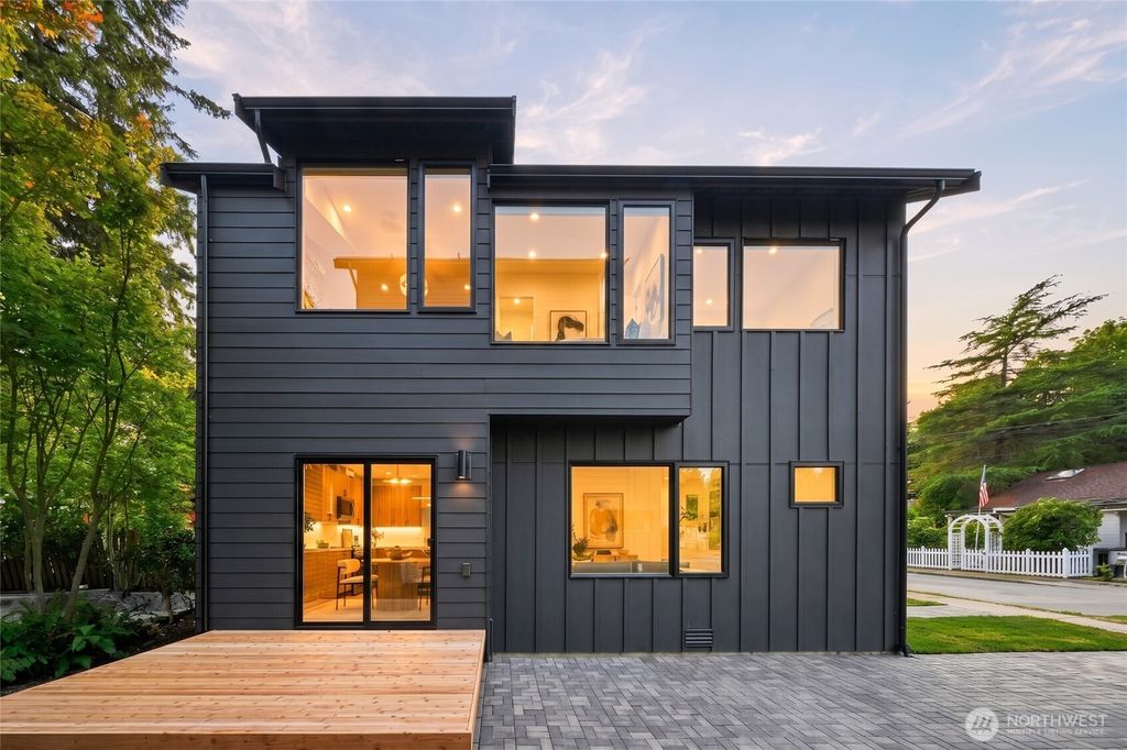 4909 SW Canada Drive, Seattle, WA 98136
