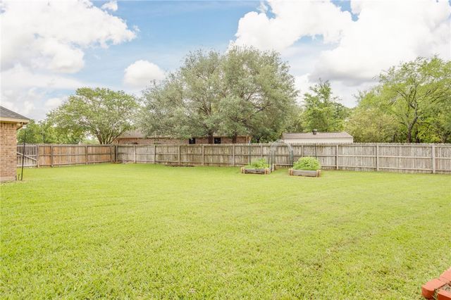 1203 Beacon Court, College Station, TX 77845