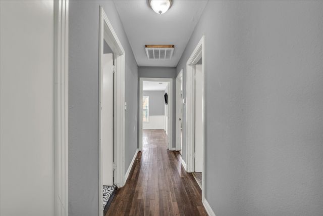 704 E McLennan Avenue, Mart, TX 76664