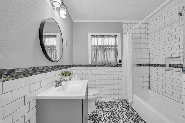 704 E McLennan Avenue, Mart, TX 76664