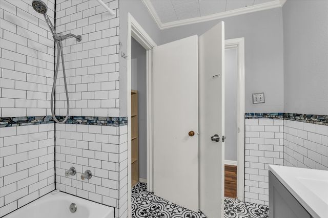 704 E McLennan Avenue, Mart, TX 76664