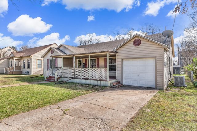 704 E McLennan Avenue, Mart, TX 76664