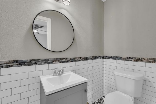 704 E McLennan Avenue, Mart, TX 76664