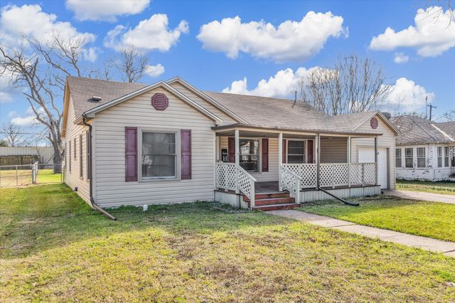 704 E McLennan Avenue, Mart, TX 76664