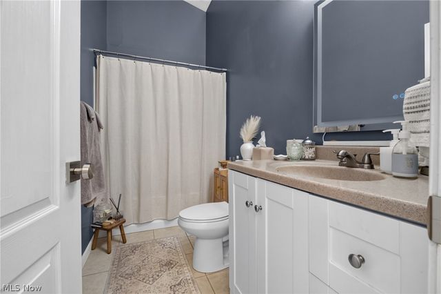 295 Pineview Drive NE, Warren, OH 44484