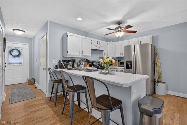 295 Pineview Drive NE, Warren, OH 44484