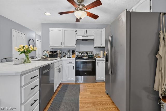 295 Pineview Drive NE, Warren, OH 44484