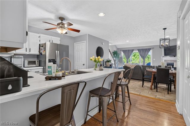 295 Pineview Drive NE, Warren, OH 44484