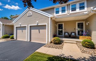 295 Pineview Drive NE, Warren, OH 44484