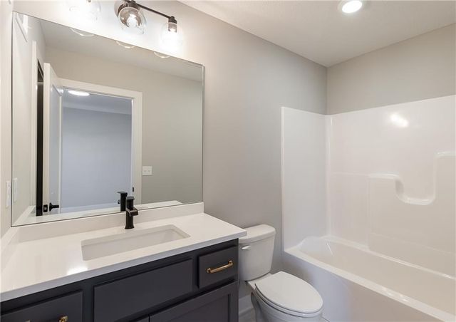 18456 Pawnee Lane, Overland Park, KS 66085