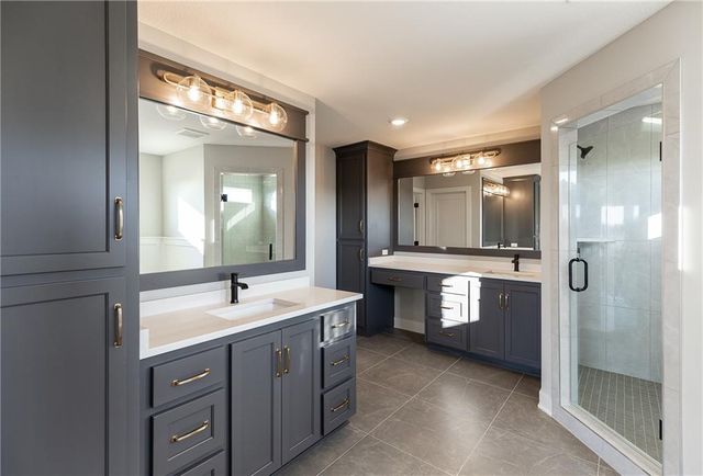 18456 Pawnee Lane, Overland Park, KS 66085