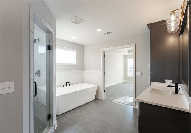 18456 Pawnee Lane, Overland Park, KS 66085