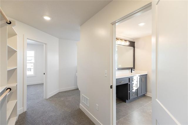 18456 Pawnee Lane, Overland Park, KS 66085