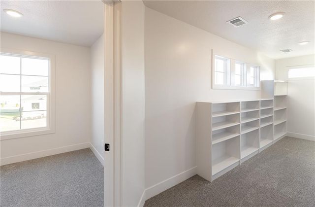 18456 Pawnee Lane, Overland Park, KS 66085