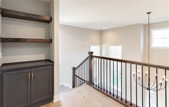 18456 Pawnee Lane, Overland Park, KS 66085