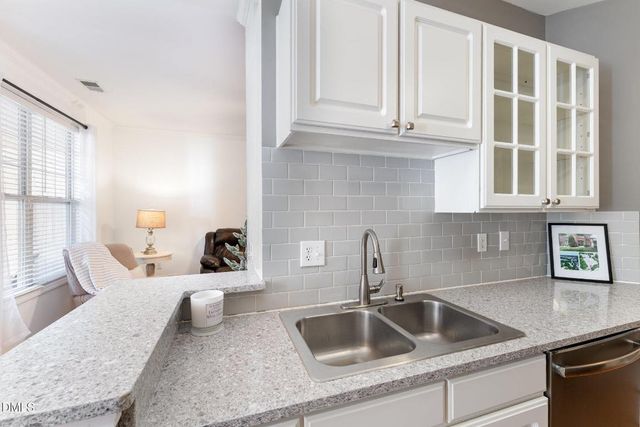 8231 Allyns Landing Way 101, Raleigh, NC 27615