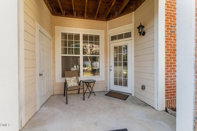 8231 Allyns Landing Way 101, Raleigh, NC 27615