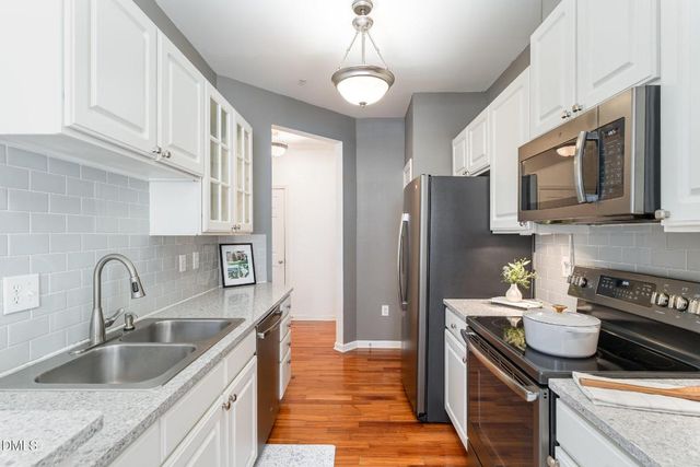 8231 Allyns Landing Way 101, Raleigh, NC 27615