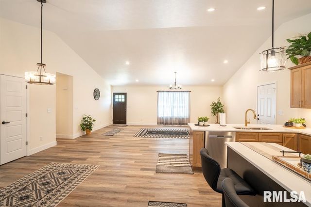 659 COPPER CREEK Lane, Herrin, IL 62948