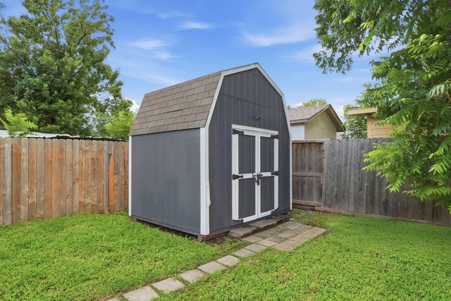 6418 Silver Chalice Drive, Houston, TX 77088