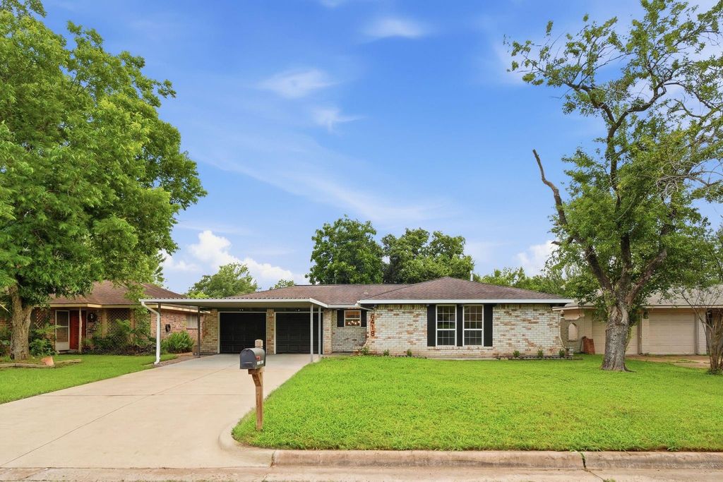 6418 Silver Chalice Drive, Houston, TX 77088