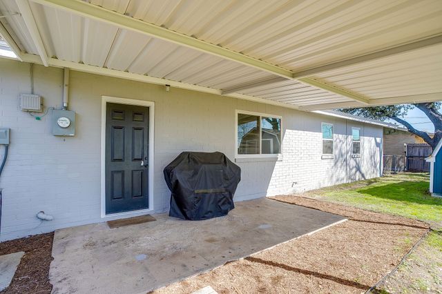 8141 Tumbleweed Trail, White Settlement, TX 76108