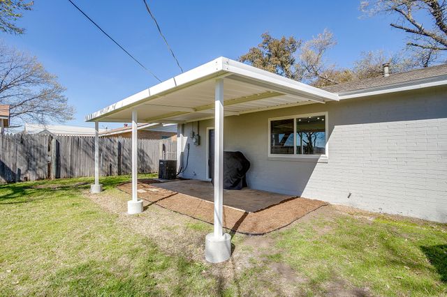 8141 Tumbleweed Trail, White Settlement, TX 76108