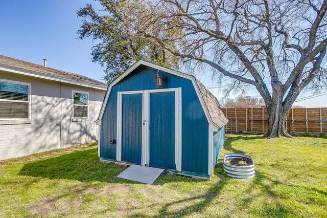 8141 Tumbleweed Trail, White Settlement, TX 76108