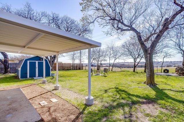 8141 Tumbleweed Trail, White Settlement, TX 76108