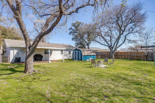 8141 Tumbleweed Trail, White Settlement, TX 76108