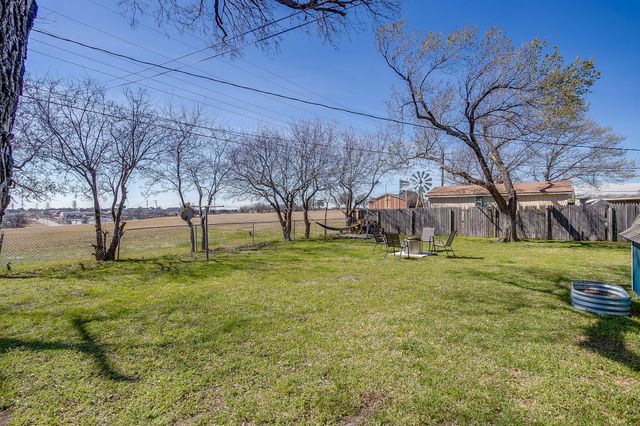 8141 Tumbleweed Trail, White Settlement, TX 76108