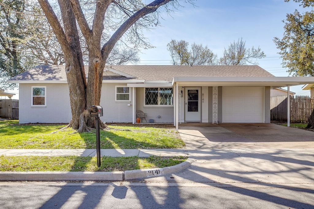 8141 Tumbleweed Trail, White Settlement, TX 76108