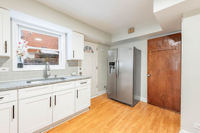 3941 W Ainslie Street, Chicago, IL 60625