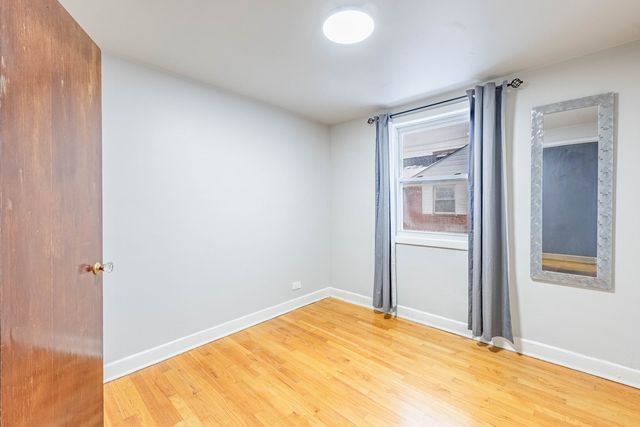 3941 W Ainslie Street, Chicago, IL 60625