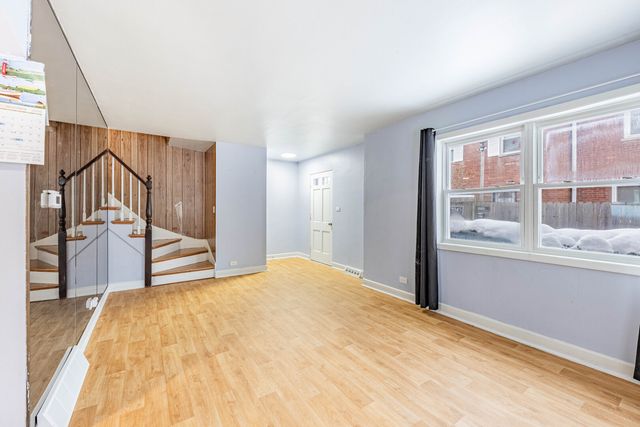 3941 W Ainslie Street, Chicago, IL 60625