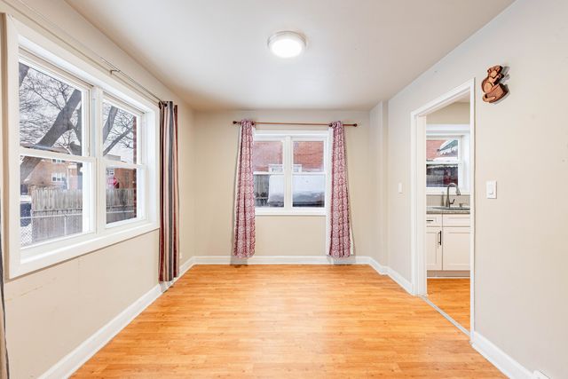 3941 W Ainslie Street, Chicago, IL 60625