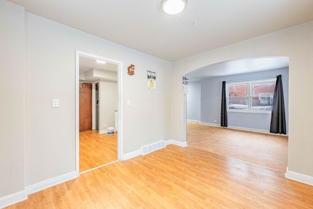 3941 W Ainslie Street, Chicago, IL 60625