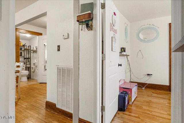 406 Hill Drive, Bristol, VA 24201