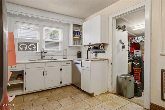 406 Hill Drive, Bristol, VA 24201