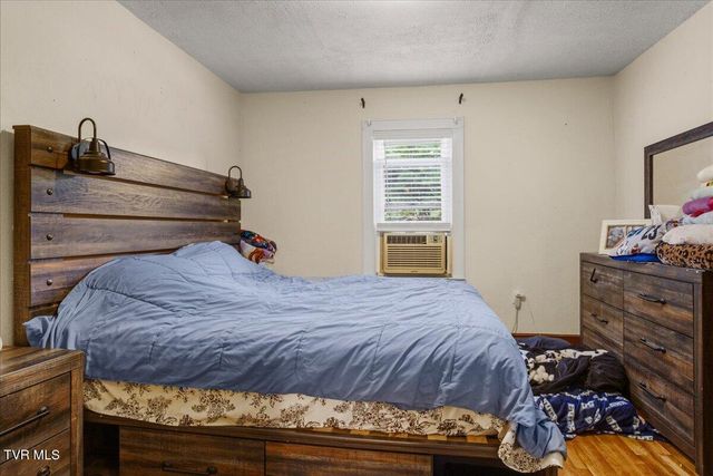 406 Hill Drive, Bristol, VA 24201