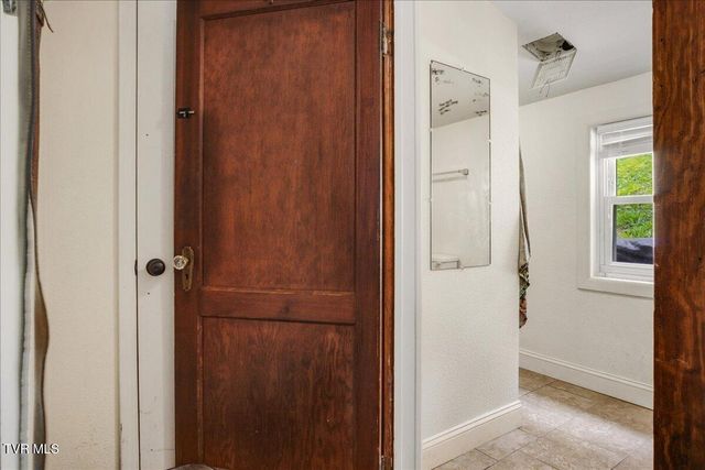 406 Hill Drive, Bristol, VA 24201