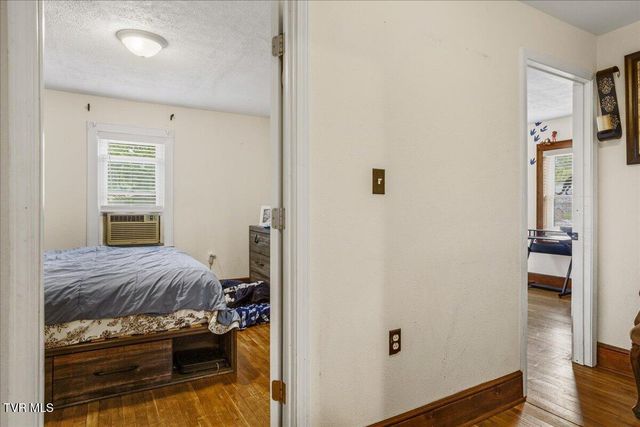 406 Hill Drive, Bristol, VA 24201