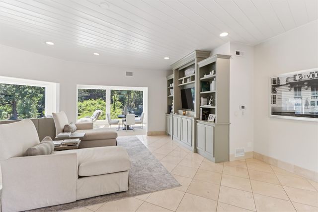 3700 Hidden Creek Drive, West Des Moines, IA 50265